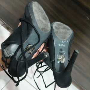 Comfortable velvet stilleto heels