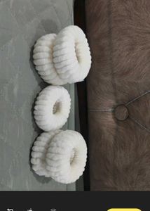 A set of 5 white thick rubberbands