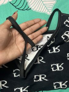Stylish Graphic Print Crop Top