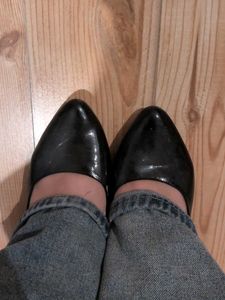 Shiny Black Pointed Toe Heels
