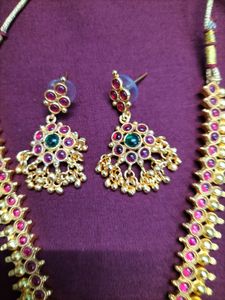Beautiful Jewellery Set - Necklace And Earrings
