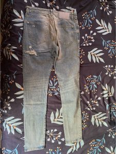 Zara Light Wash Distressed Jeans 31 inches waist