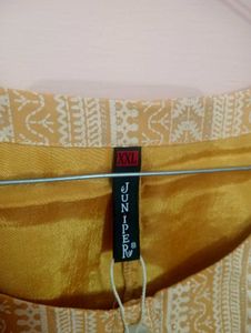 BRAND NEW TOP
