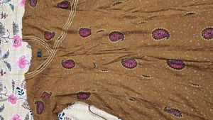Elegant Paisley Print Ethnic Gown