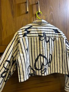 grapic crop shirt