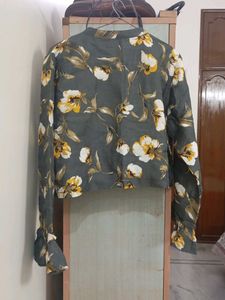 Chic Floral Print Cropped Top