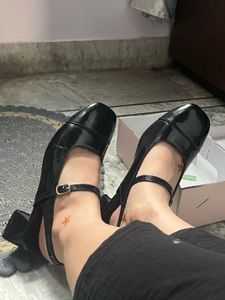 Black mary jane heels