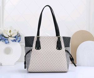 Michael Kors voyager tote bag