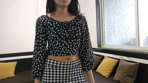 Chic Floral Print Crop Top