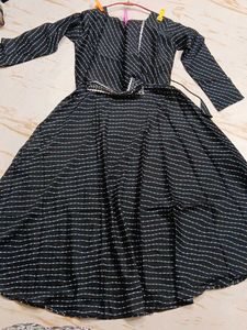 bust 34 Elegant Black Striped Gown