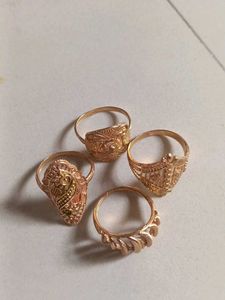 Set of 4 Elegant Gold Rings