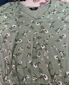 Floral V Neck Puff Sleeves Top