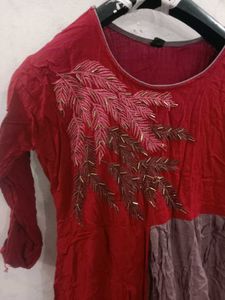 Embroidered Kurta with Leaf Motifs