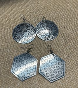 2 Pairs Of Earings