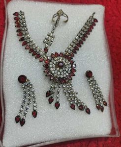 Elegant Red &amp; White Stone Jewellery Set