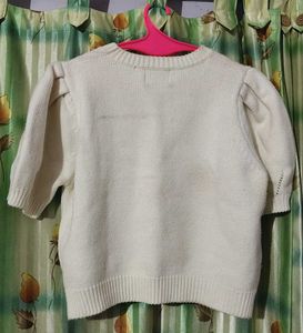 Oversized whitish cream woolen top 🤍