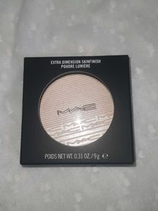 MAC Extra Dimension Skinfinish highlighter