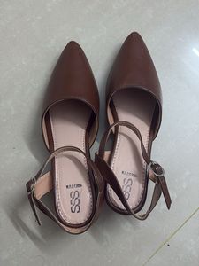 Elegant Brown Pointed Toe Flats