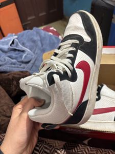 UK-10 Nike Men Borough Sneaker