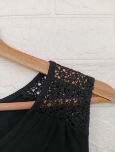 Chic Black Lace Detail Sleeveless Top