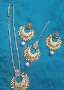 Golden And Light Pink Colour Jewellery Set