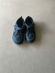 Classic Black Sneakers for Everyday Wear