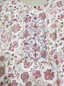Floral Kurta With Embroidery👗