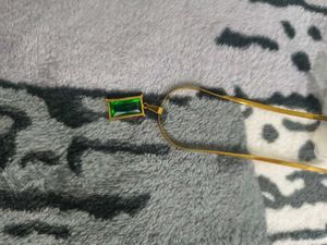 Elegant Gold Tone Necklace with Green Stone 😚
