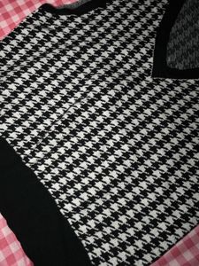 Houndstooth Sweater Vest - Chic &amp; Stylish