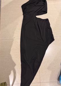 Chic Black One-Shoulder Cut-Out Dress