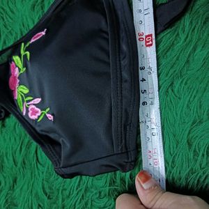 Black🎁🆕 Embroidered Floral Bikini Top