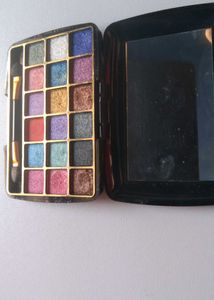 ✨ 18-Color Shimmer Eyeshadow Palette ✨