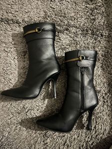 Chic Black Stiletto Heel Boots