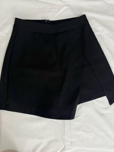 Chic Black Mini Skorts
