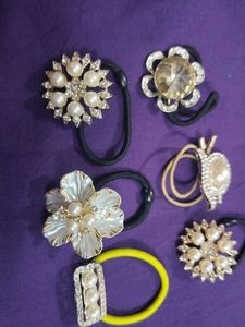 Set of 6 Embellished Hair Ties 🤩