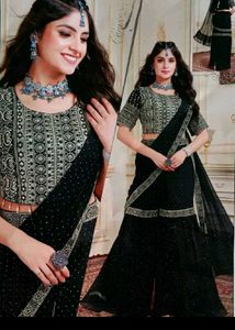 Elegant Black Kurta Set with Intricate Embellishme