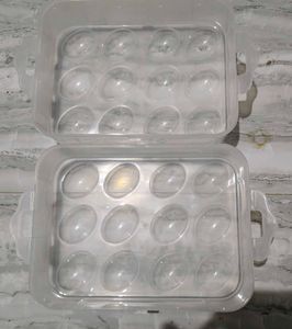 Egg container