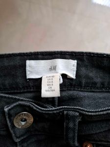 H&amp;M Dark Wash Straight Leg Jeans| Waist 30