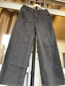 Stylish and full, high-quality brown jeans 🕶️👜