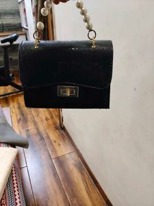 Chic Navy Croc-Embossed Handbag