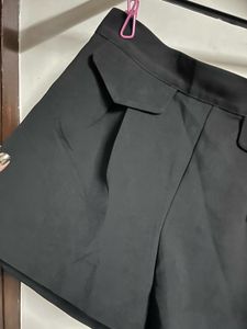 Chic Black High-Waisted Shorts