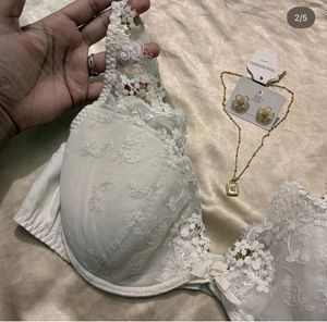 Elegant Lace Bra with Matching Jewelry Set