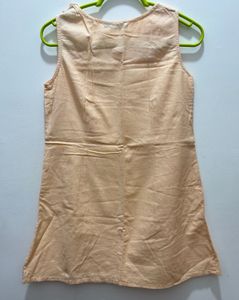 Ajio Short Embroidered Kurti - S