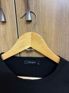 Trendyol Black Cropped Top