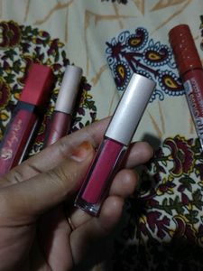 Lot of 5 Lipsticks and Lip Gloss