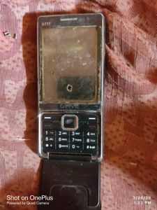 working Vintage G-FIVE Flip Phone