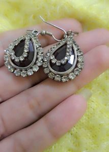 V shape neckpiece and drop earrings