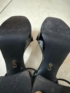STEVE MADDEN Chic Black Patent Platform Heels