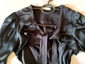 Pretty Black Bow Ribbon blouse