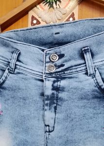 BRAND New blue denim Capri For Girls/Women